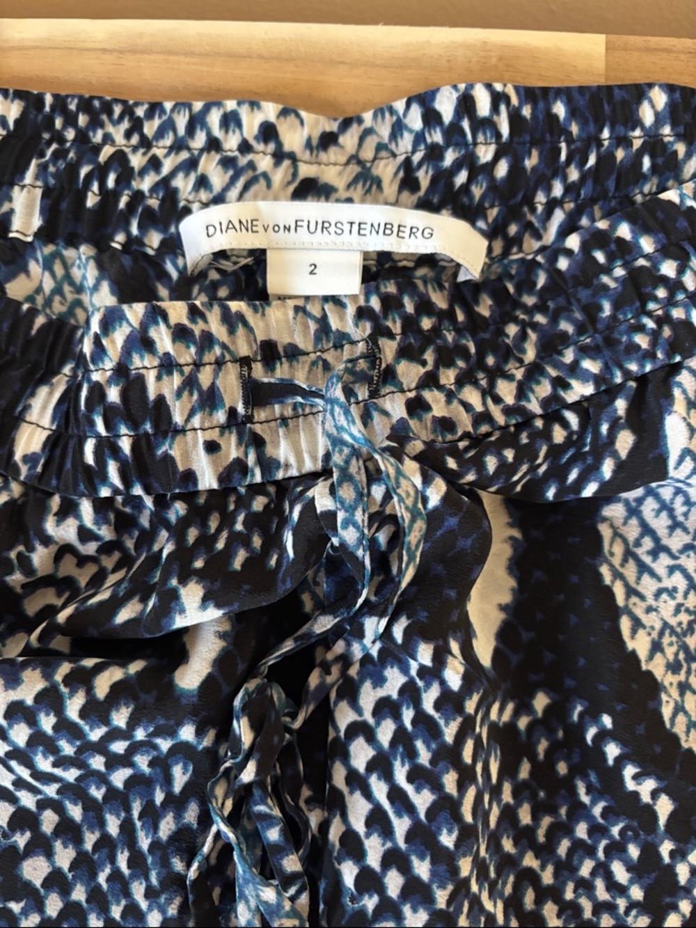 Diane Von Furstenberg 100% silk Pants - Picture 2 of 4
